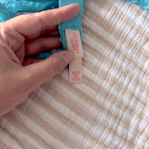 Victoria's Secret Turquoise Lined Lace Bra - Picture 3 of 3